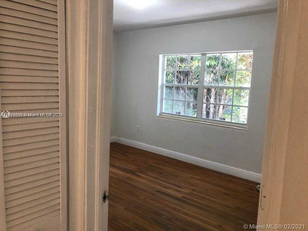 Small Image of 1791 MARSEILLE DR #2, Miami Beach Number 4