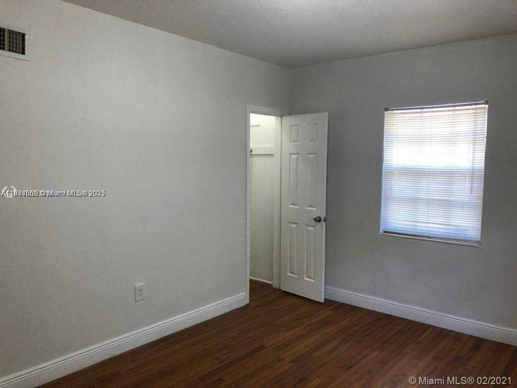 Small Image of 1791 MARSEILLE DR #2, Miami Beach Number 6