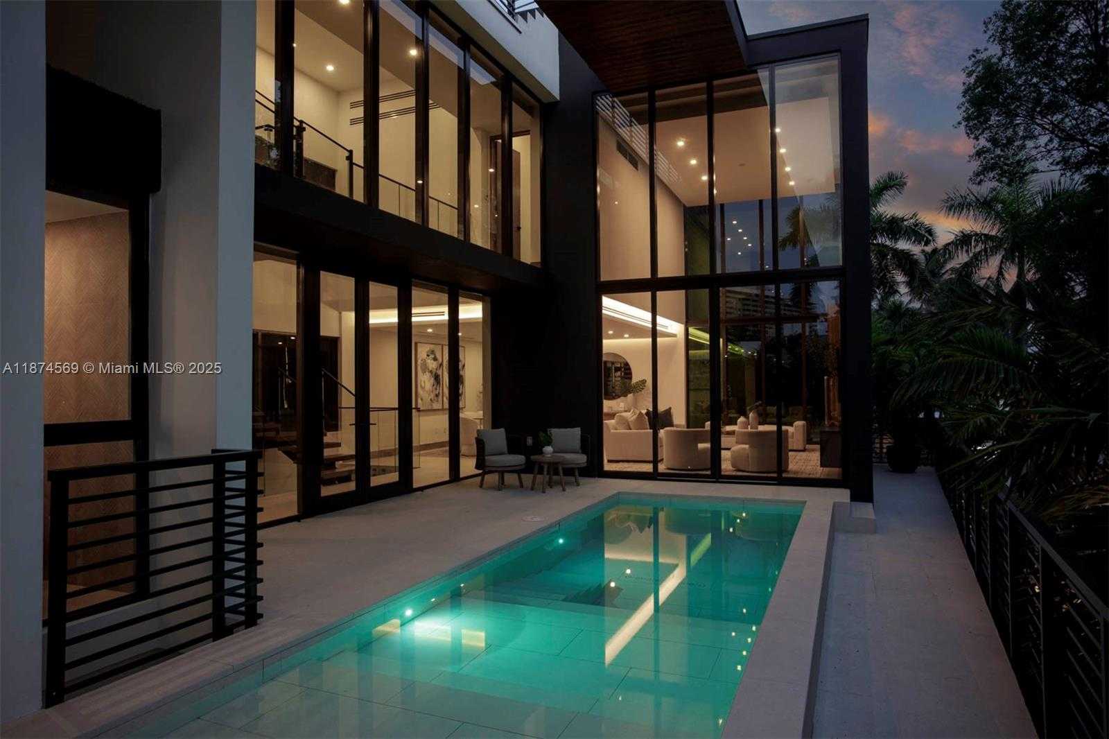 Small Image of 3571 FAIR ISLE ST, Miami Number 2