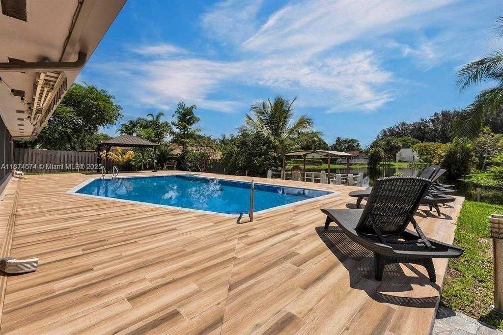 Small Image of 10820 SOUTH WEST 40TH ST, Davie Number 10