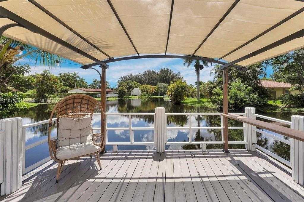 Small Image of 10820 SOUTH WEST 40TH ST, Davie Number 12