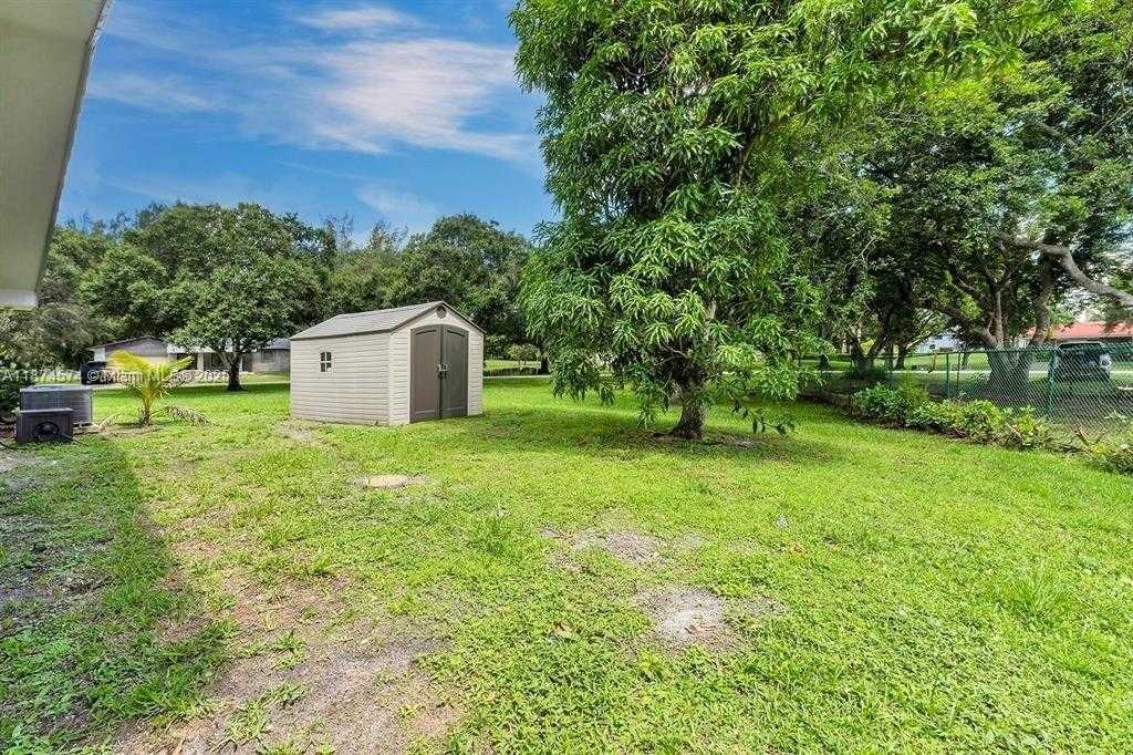 Small Image of 10820 SOUTH WEST 40TH ST, Davie Number 14