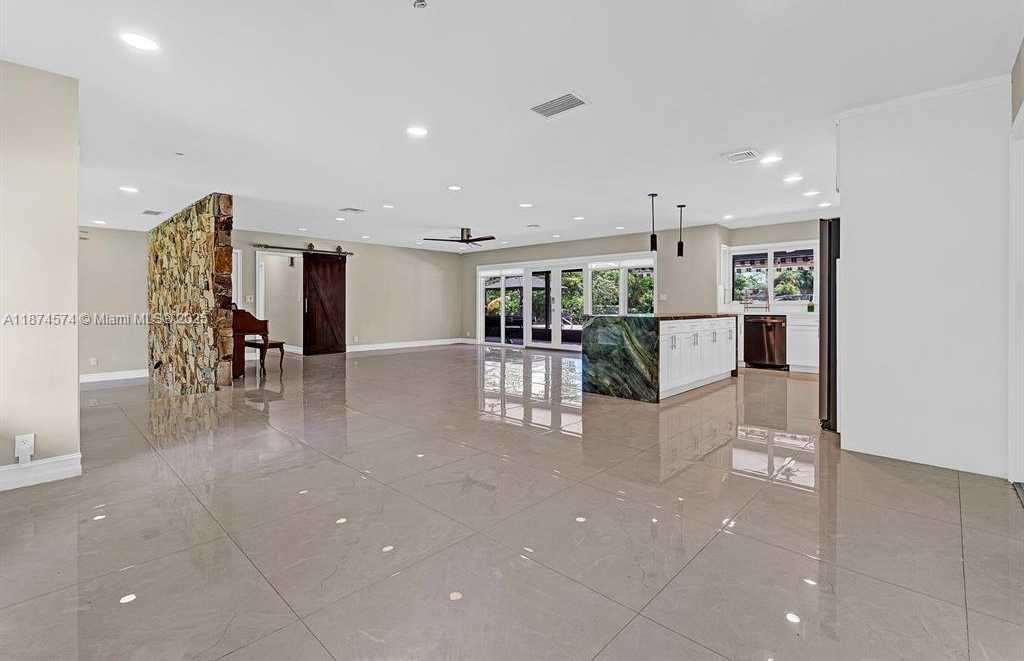 Small Image of 10820 SOUTH WEST 40TH ST, Davie Number 4
