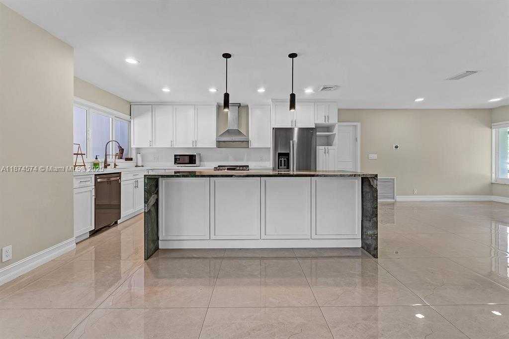 Small Image of 10820 SOUTH WEST 40TH ST, Davie Number 5