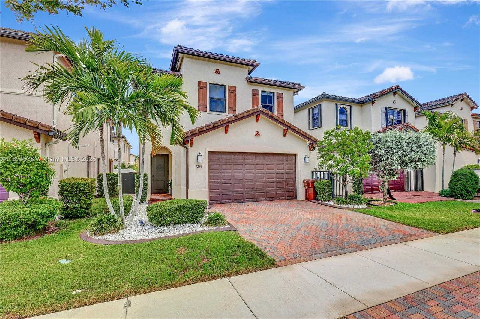 Small Image of 3298 WEST 96TH PL, Hialeah Number 2