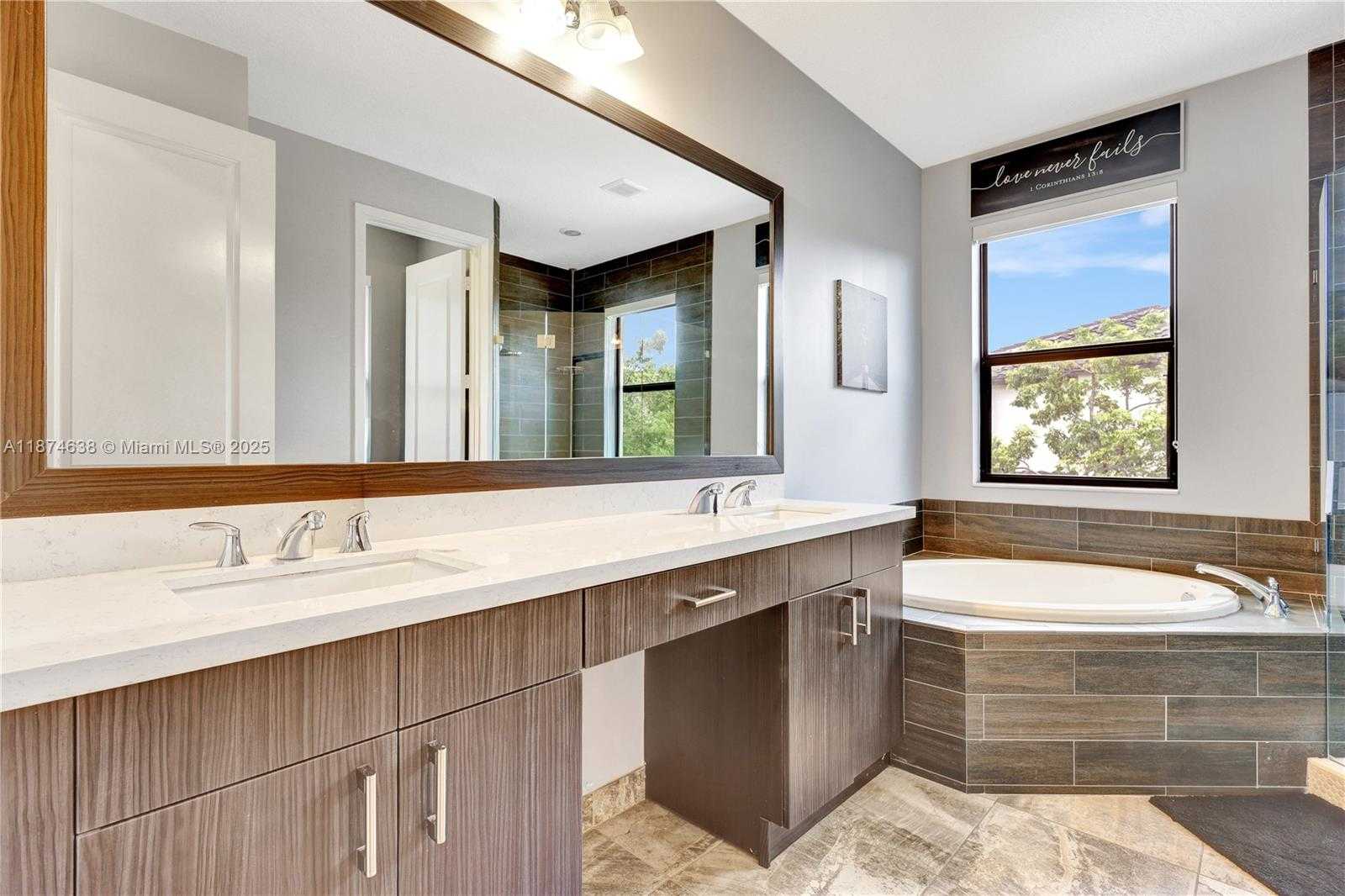 Small Image of 3298 WEST 96TH PL, Hialeah Number 26