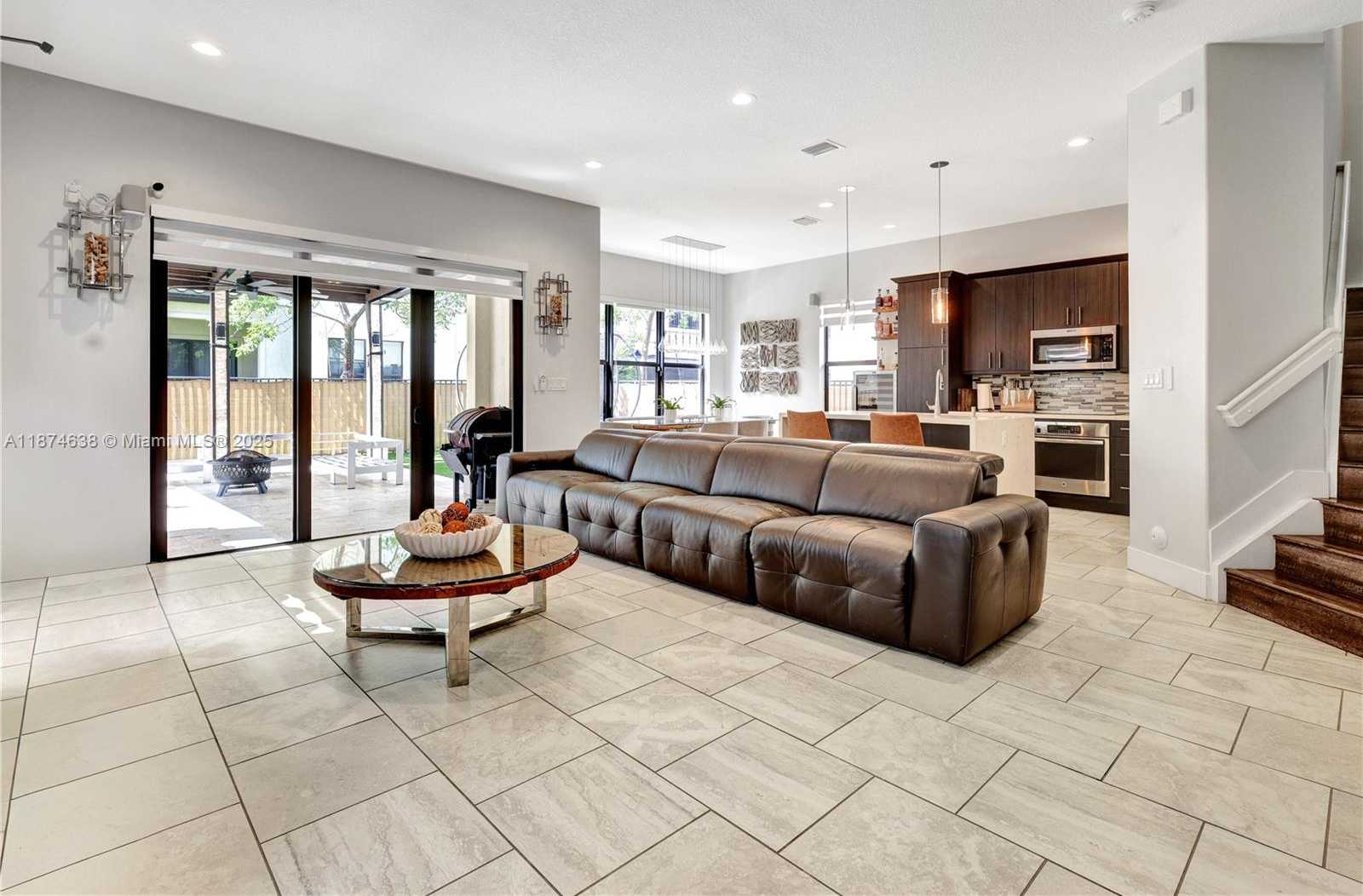 Small Image of 3298 WEST 96TH PL, Hialeah Number 5