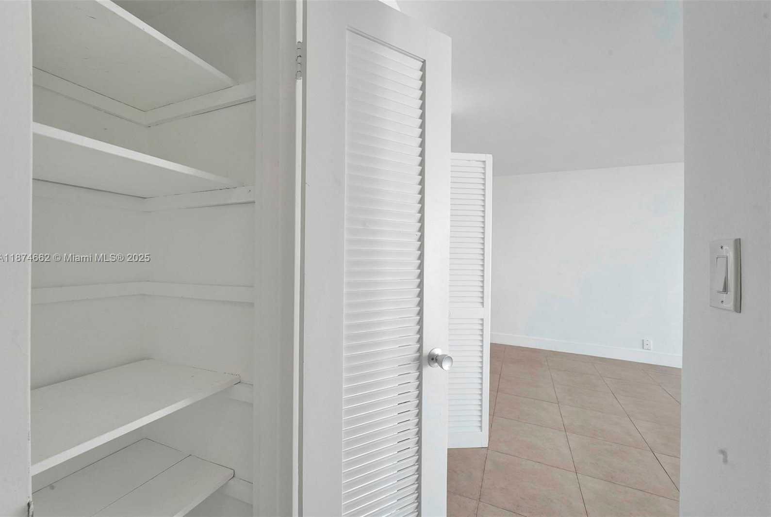 Small Image of 1000 WEST AVE #708, Miami Beach Number 10