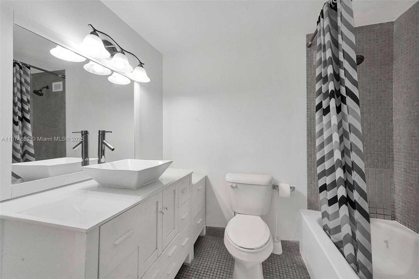 Small Image of 1000 WEST AVE #708, Miami Beach Number 11