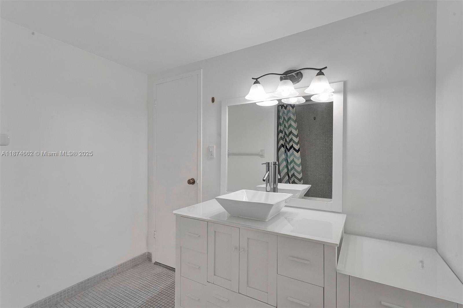 Small Image of 1000 WEST AVE #708, Miami Beach Number 12