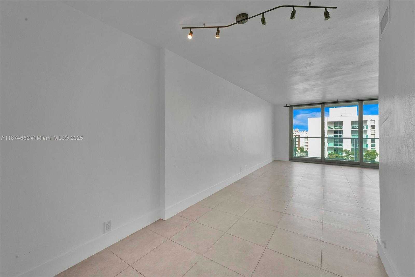 Small Image of 1000 WEST AVE #708, Miami Beach Number 3
