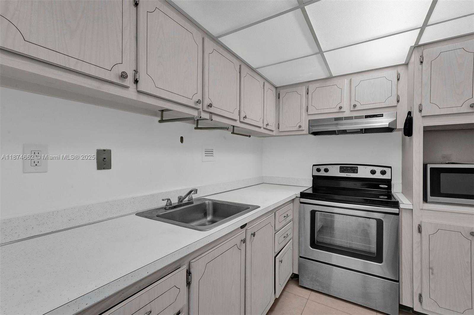 Small Image of 1000 WEST AVE #708, Miami Beach Number 5