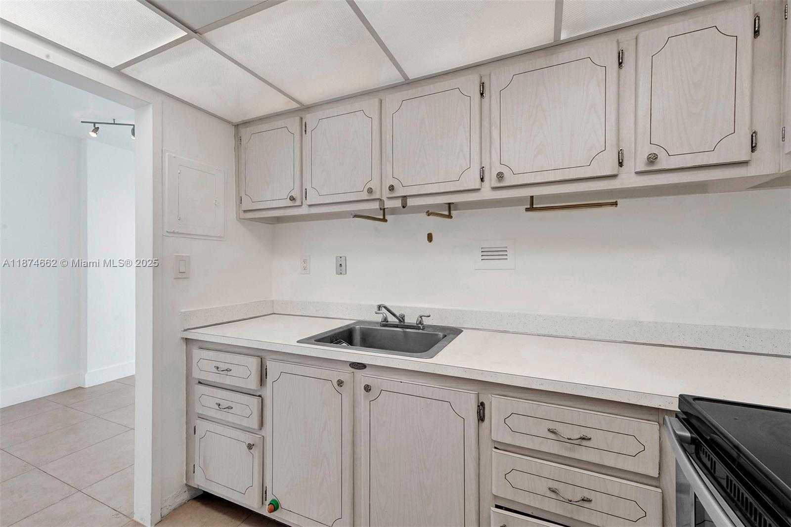 Small Image of 1000 WEST AVE #708, Miami Beach Number 6