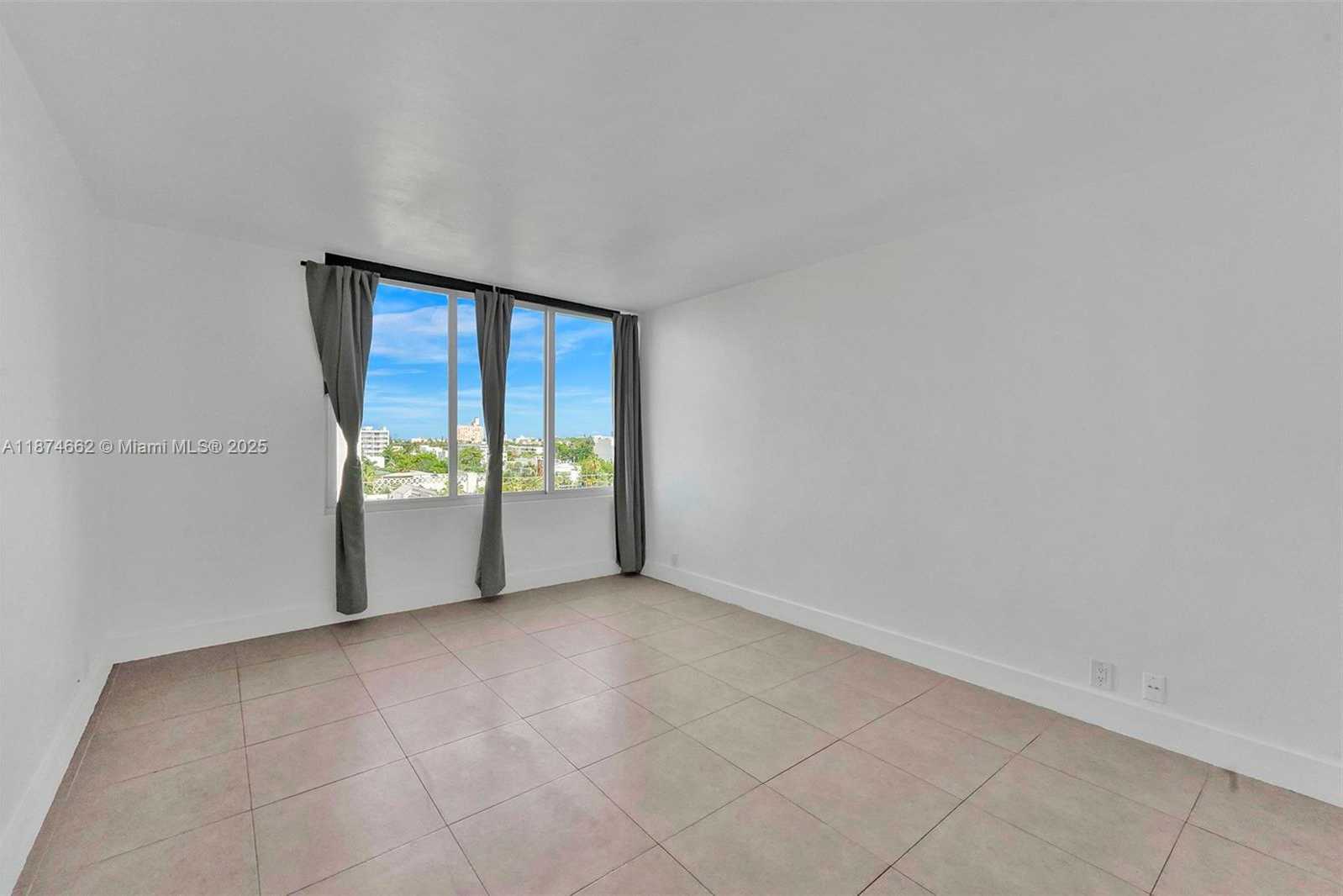 Small Image of 1000 WEST AVE #708, Miami Beach Number 7