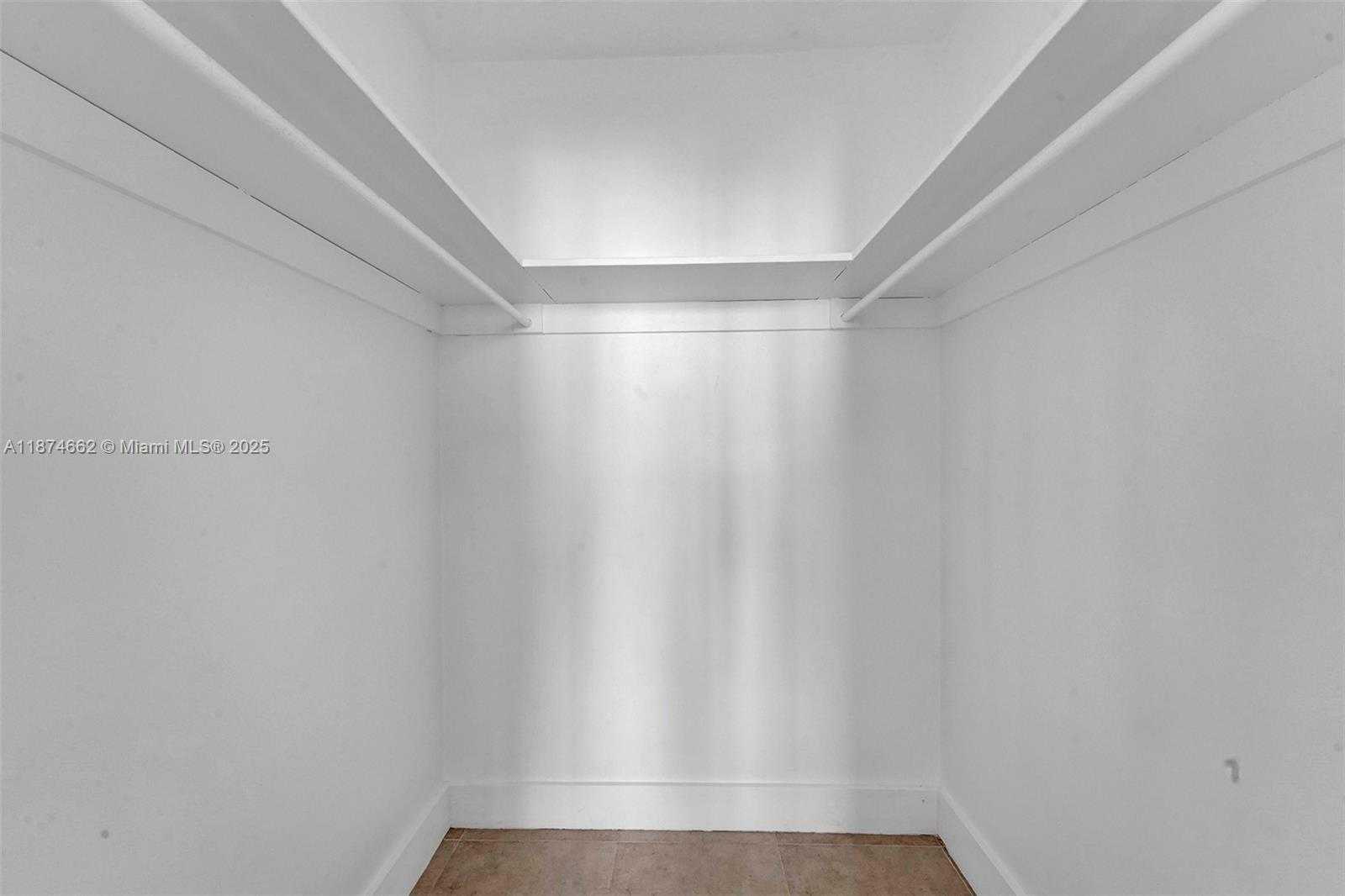 Small Image of 1000 WEST AVE #708, Miami Beach Number 9