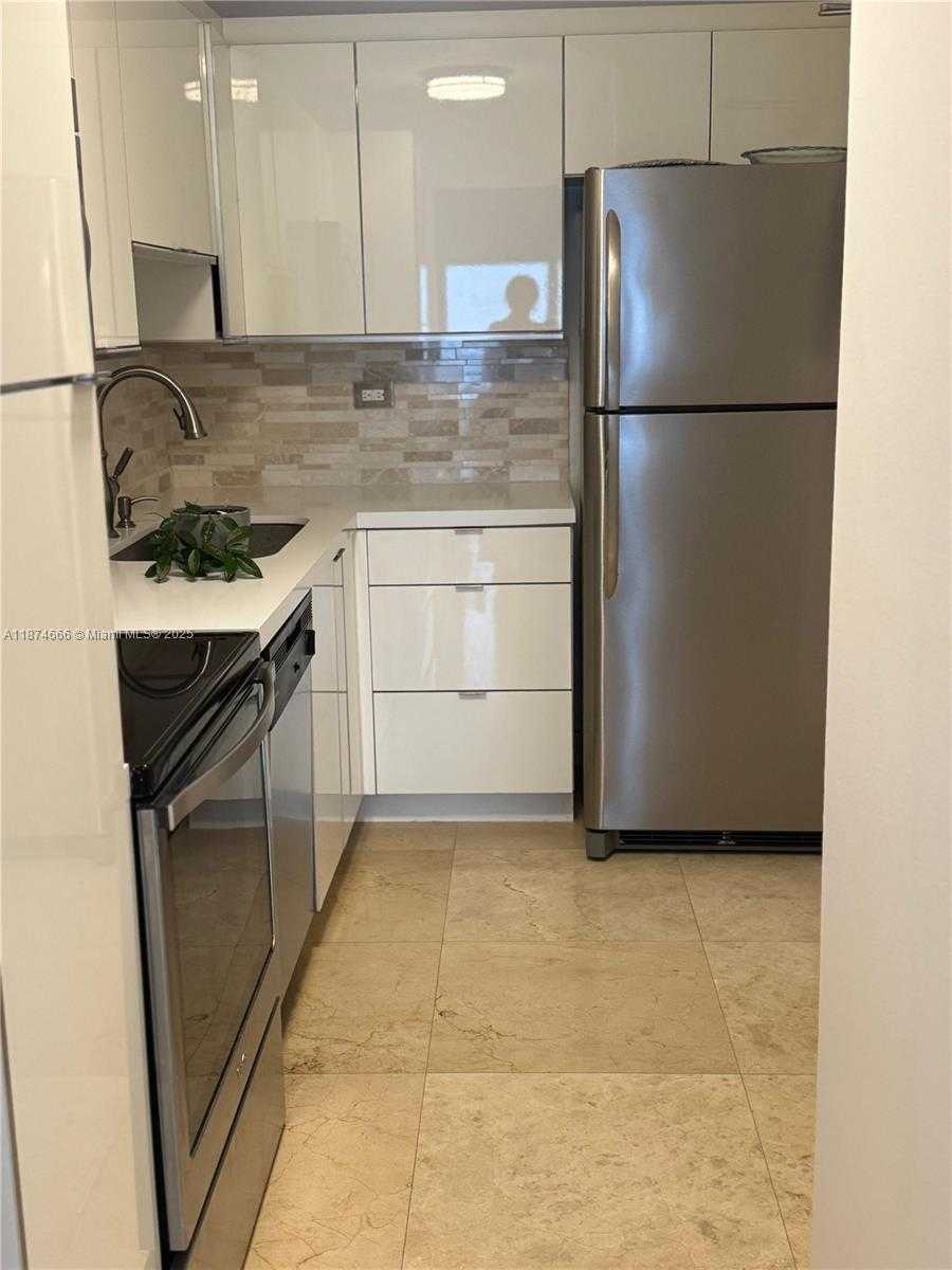 Small Image of 5555 COLLINS AVE #5P, Miami Beach Number 10