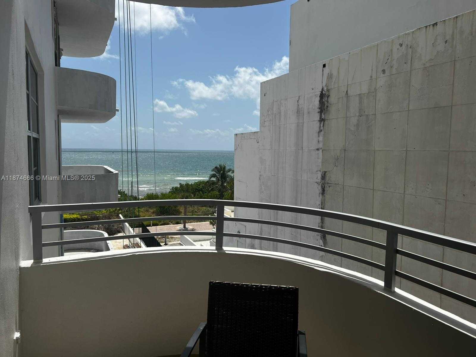 Small Image of 5555 COLLINS AVE #5P, Miami Beach Number 14