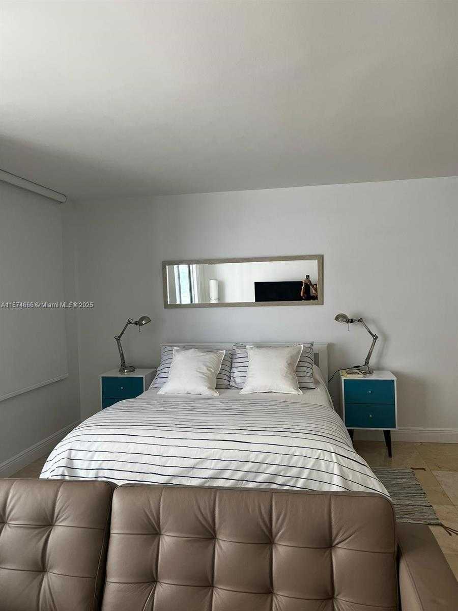 Small Image of 5555 COLLINS AVE #5P, Miami Beach Number 17