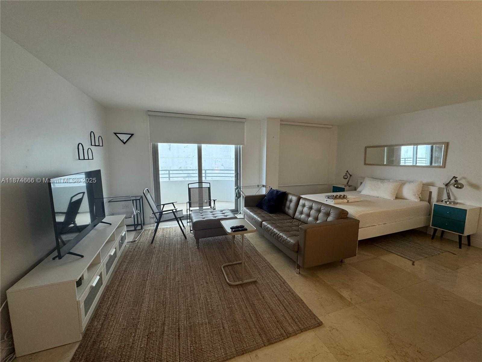 Small Image of 5555 COLLINS AVE #5P, Miami Beach Number 2