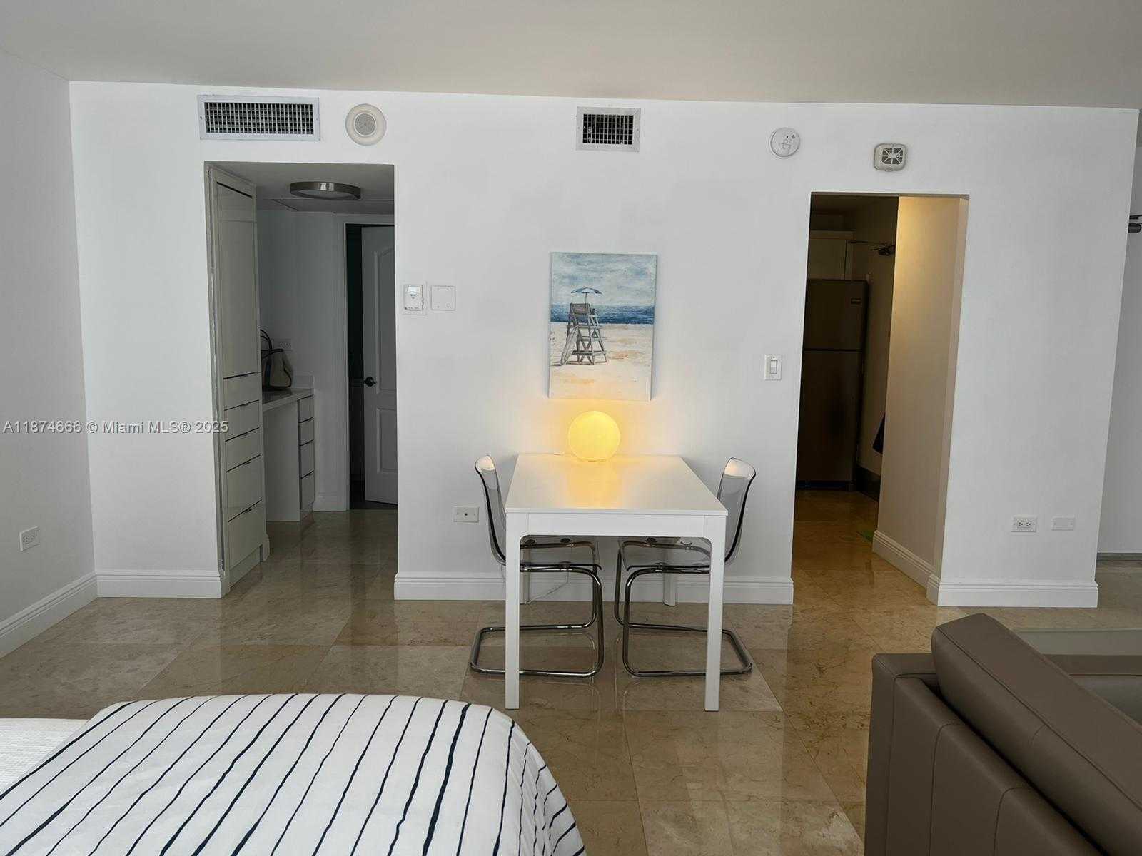 Small Image of 5555 COLLINS AVE #5P, Miami Beach Number 3