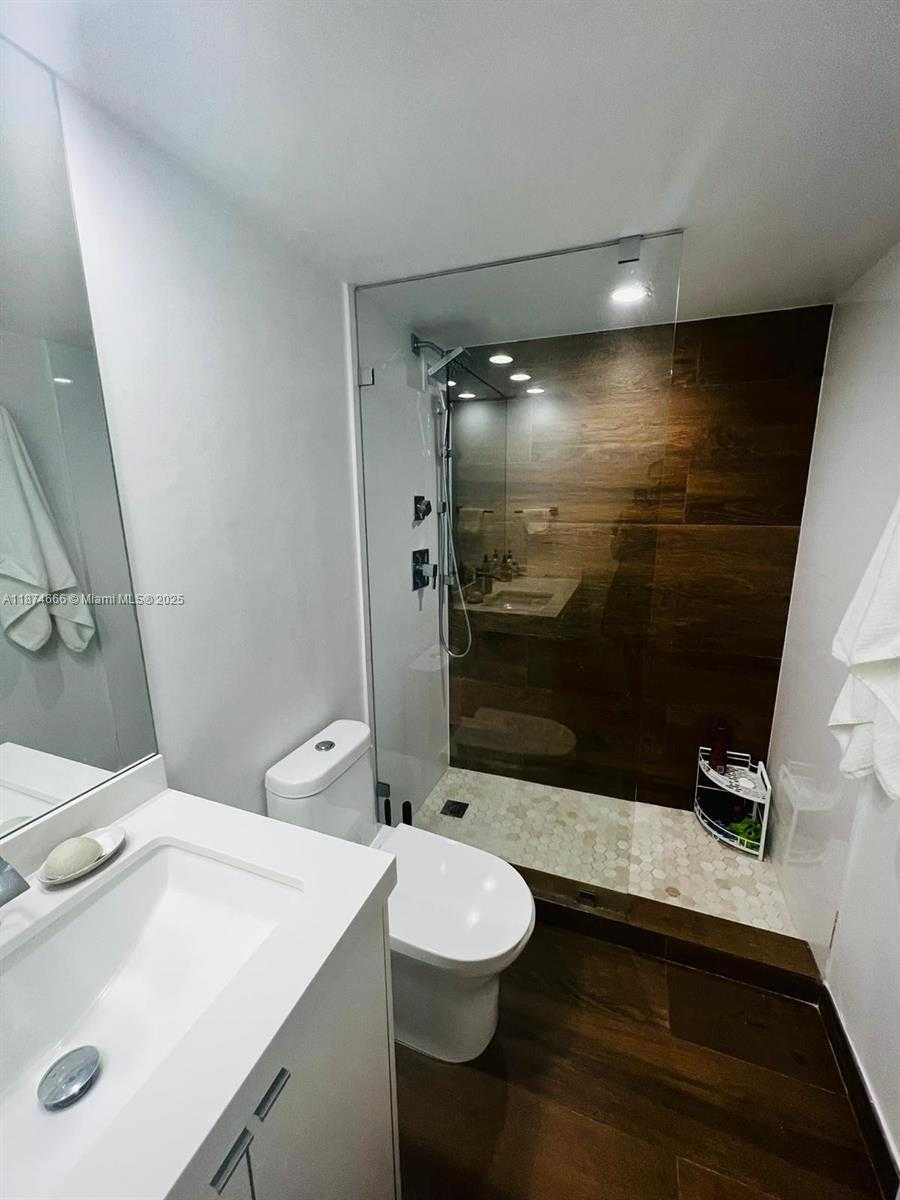 Small Image of 5555 COLLINS AVE #5P, Miami Beach Number 5