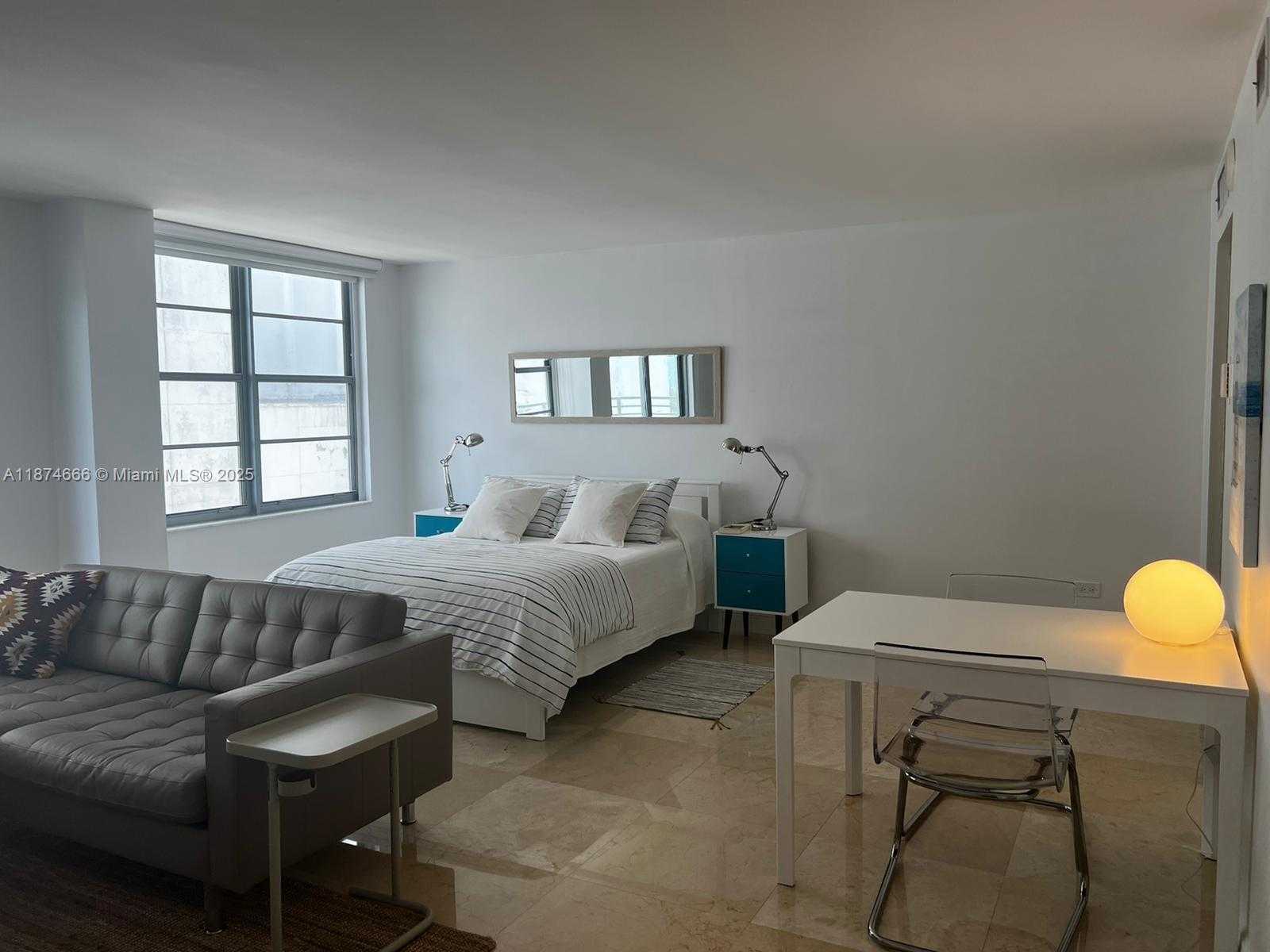 Small Image of 5555 COLLINS AVE #5P, Miami Beach Number 8