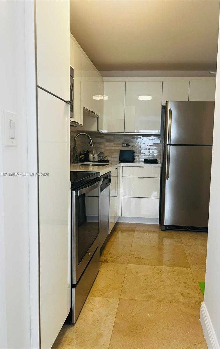 Small Image of 5555 COLLINS AVE #5P, Miami Beach Number 9