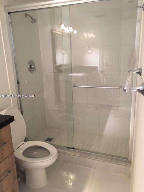 Small Image of 8205 LAKE DR #204, Doral Number 11
