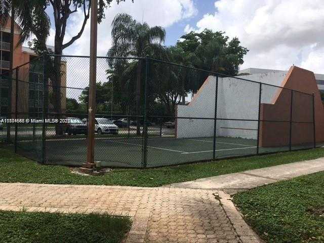 Small Image of 8205 LAKE DR #204, Doral Number 17