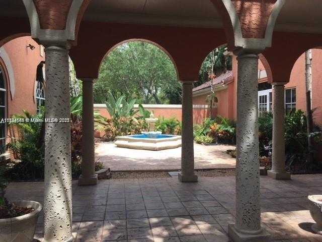 Small Image of 8205 LAKE DR #204, Doral Number 23