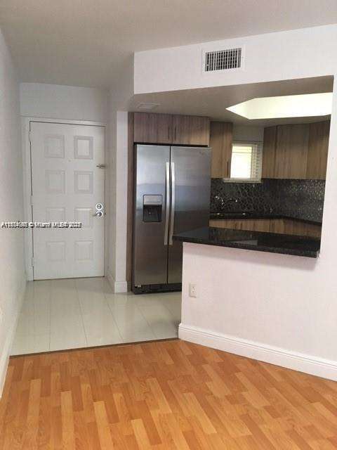 Small Image of 8205 LAKE DR #204, Doral Number 3