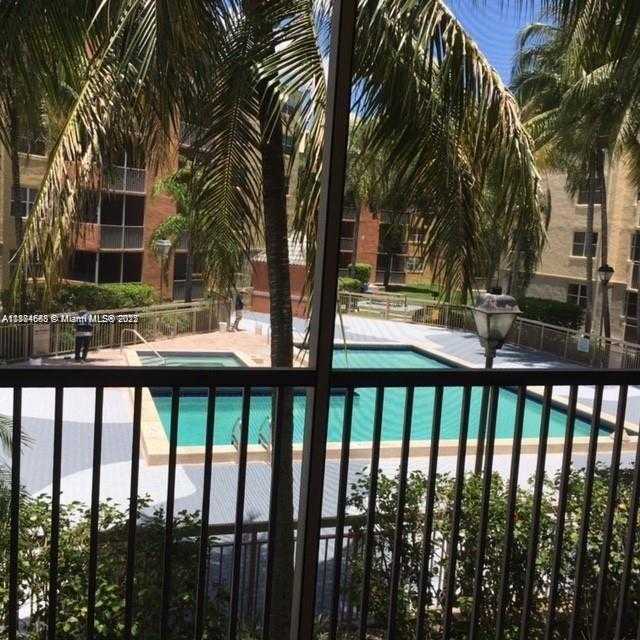 Small Image of 8205 LAKE DR #204, Doral Number 6