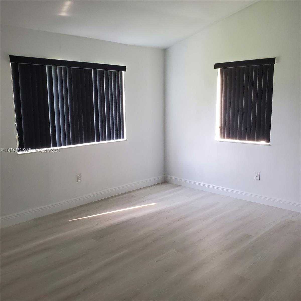 Small Image of 326 NORTH EAST 118TH ST #1, Miami Number 10