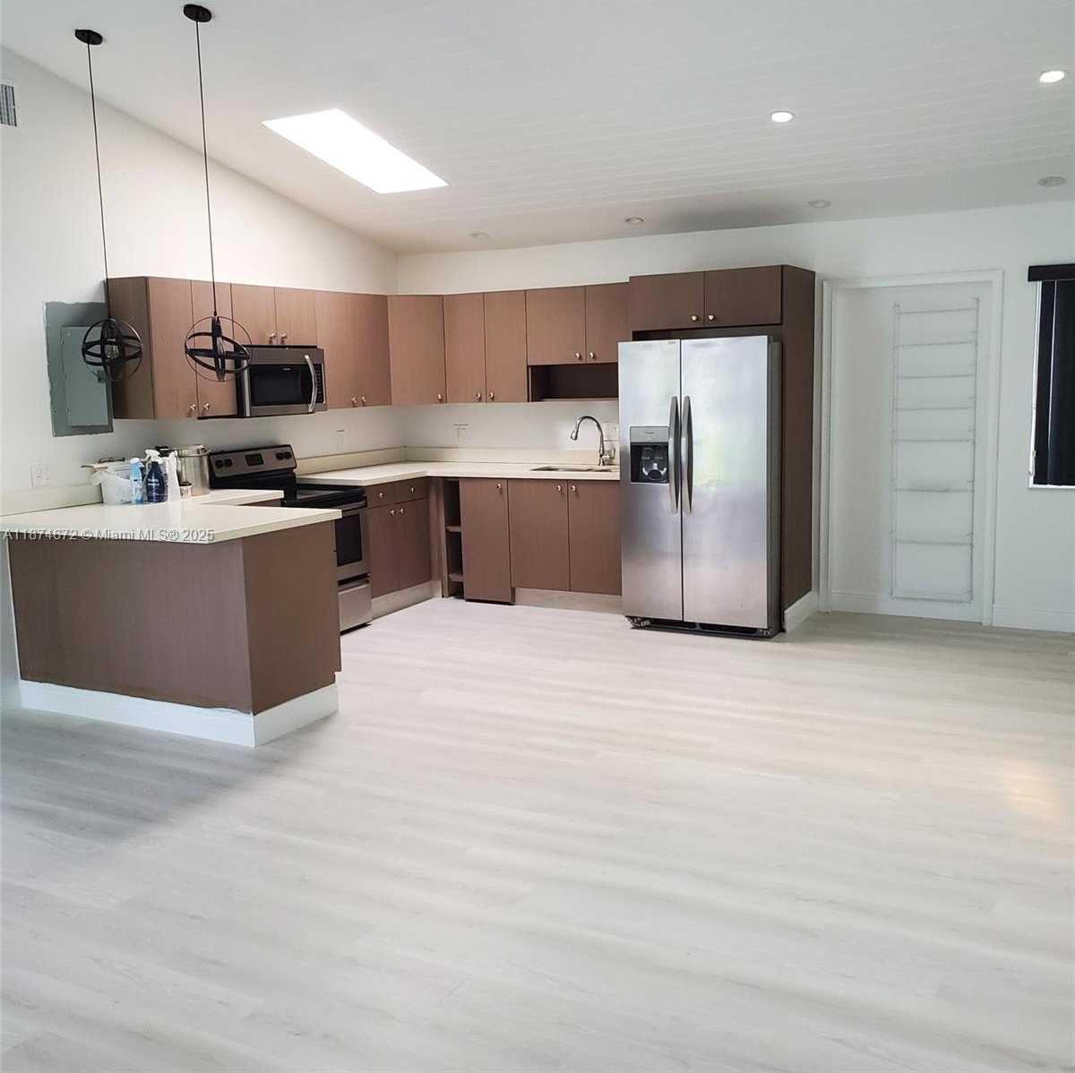 Small Image of 326 NORTH EAST 118TH ST #1, Miami Number 4