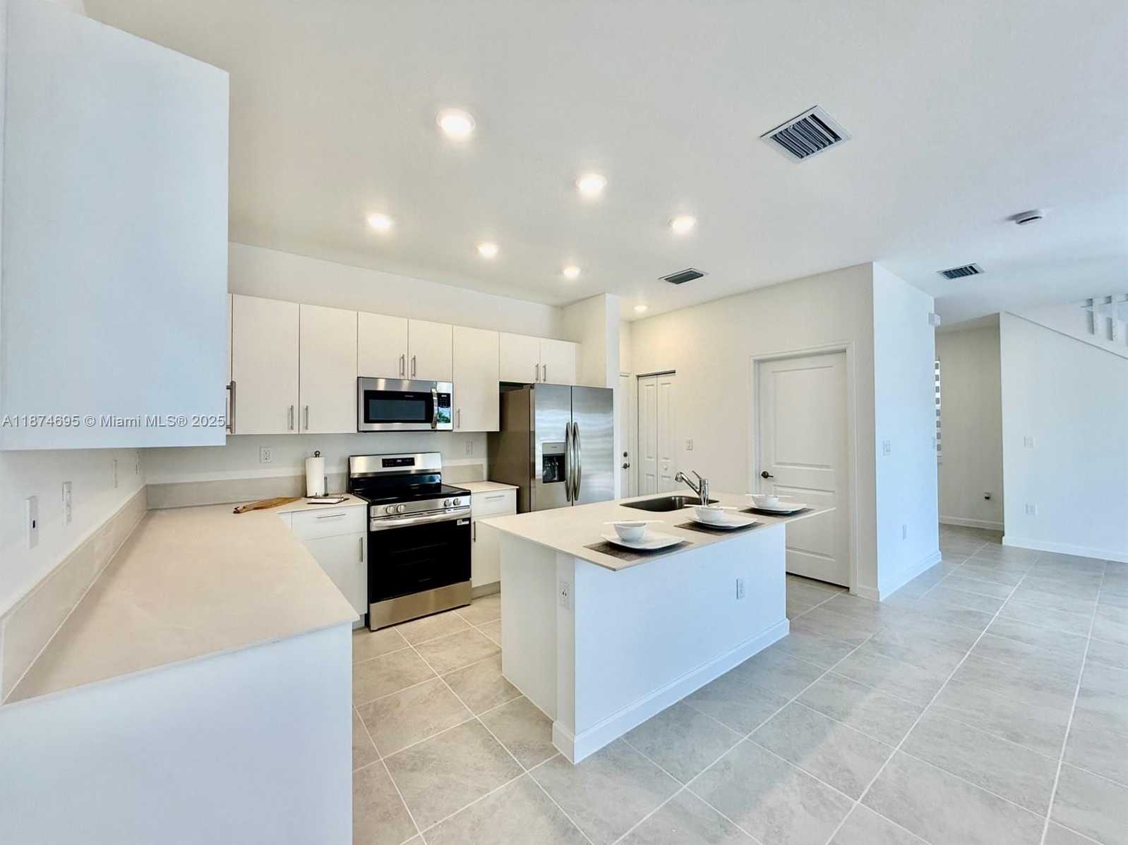 Small Image of 2600 SOUTH EAST 25TH CT, Homestead Number 5