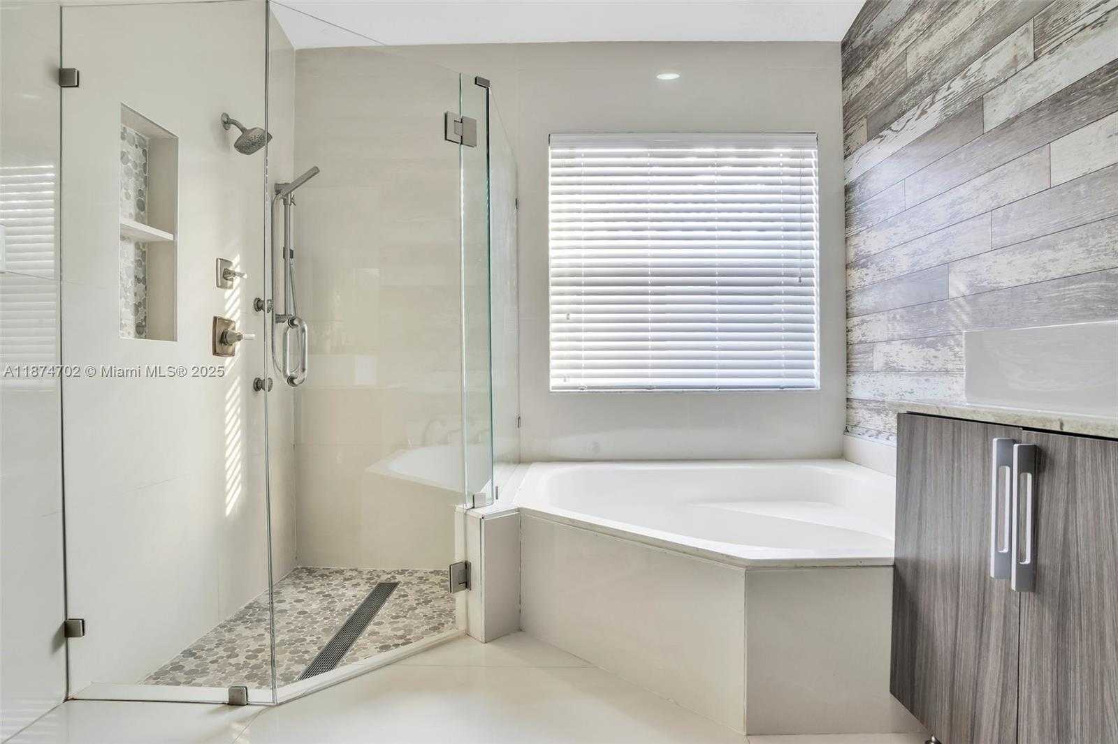 Small Image of 1553 SOUTH WEST 189TH AVE, Pembroke Pines Number 15