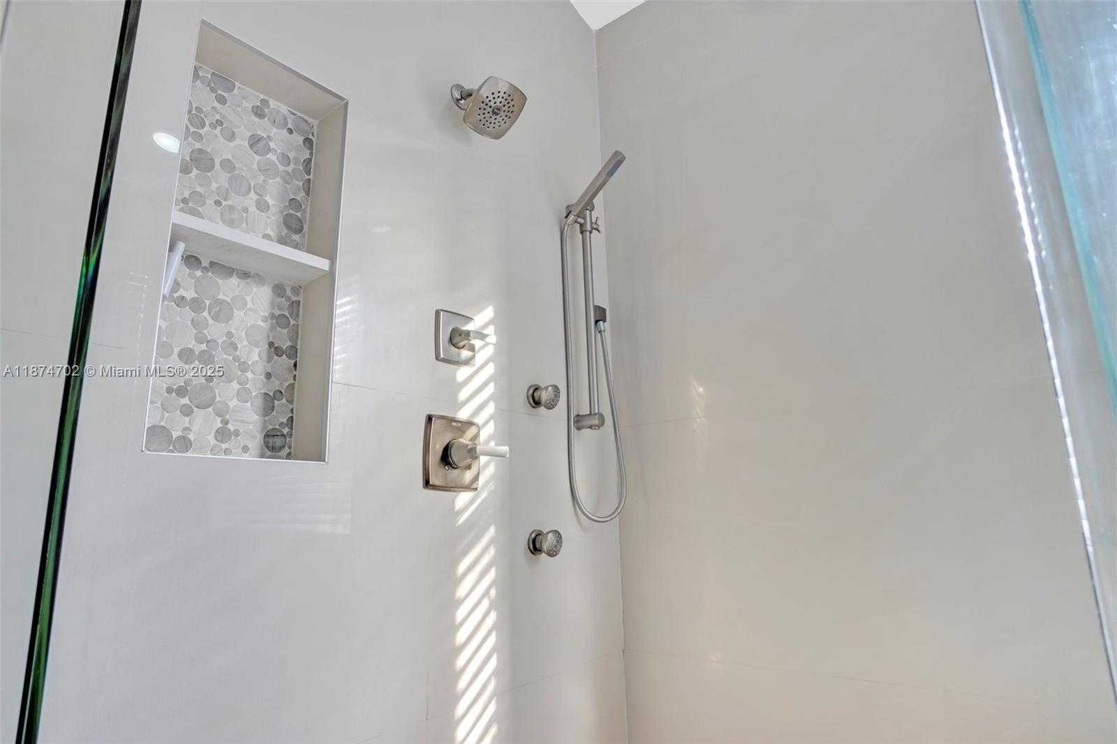 Small Image of 1553 SOUTH WEST 189TH AVE, Pembroke Pines Number 16