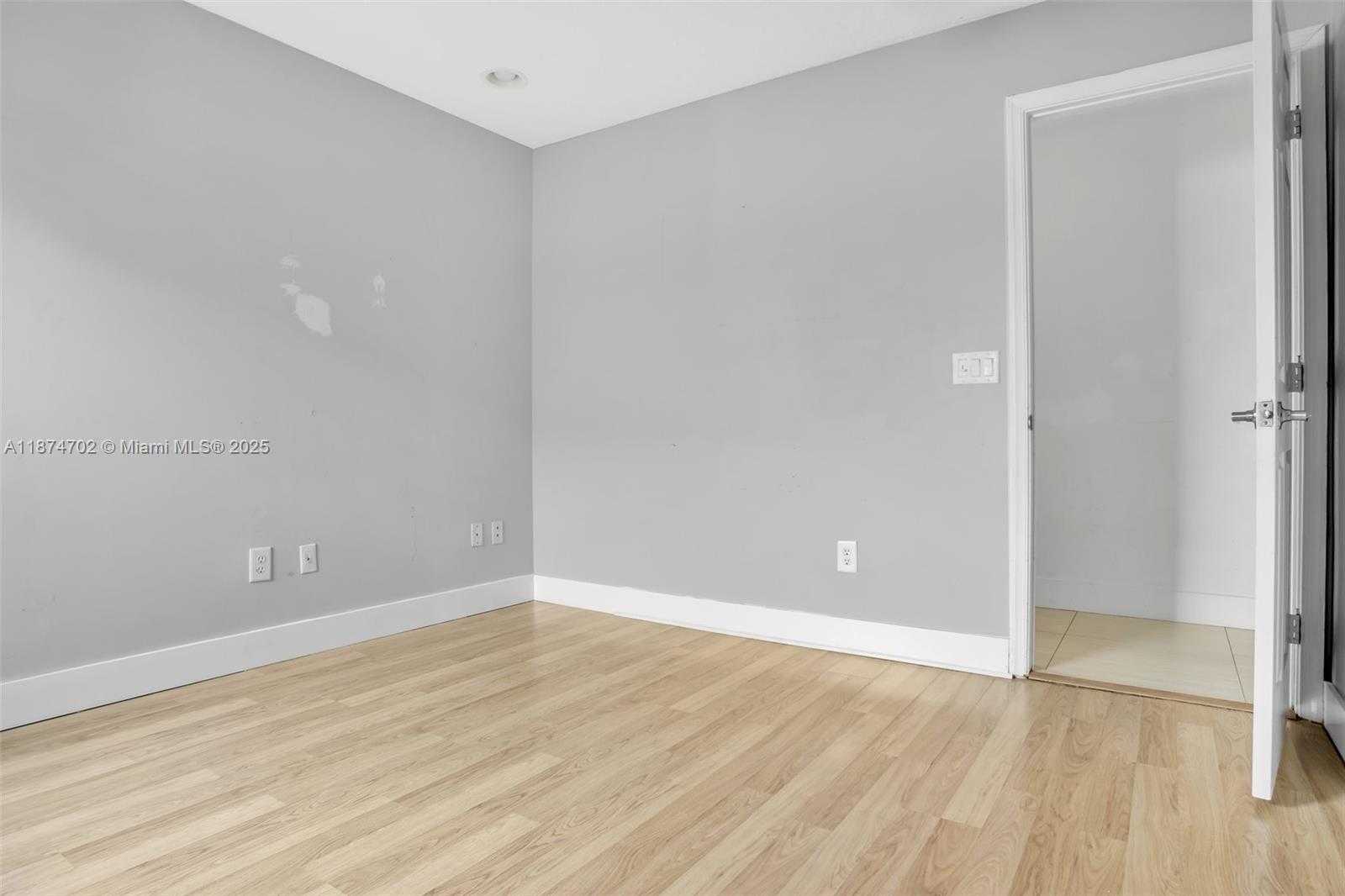 Small Image of 1553 SOUTH WEST 189TH AVE, Pembroke Pines Number 21