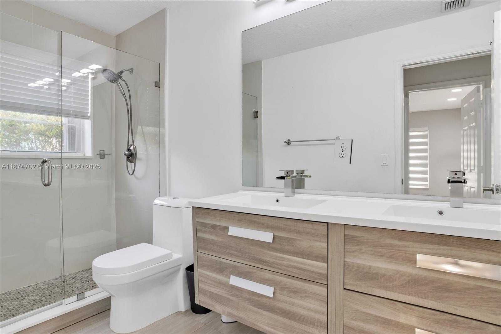 Small Image of 1553 SOUTH WEST 189TH AVE, Pembroke Pines Number 22