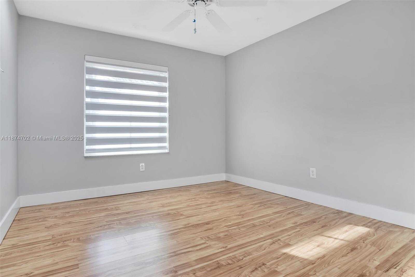 Small Image of 1553 SOUTH WEST 189TH AVE, Pembroke Pines Number 23