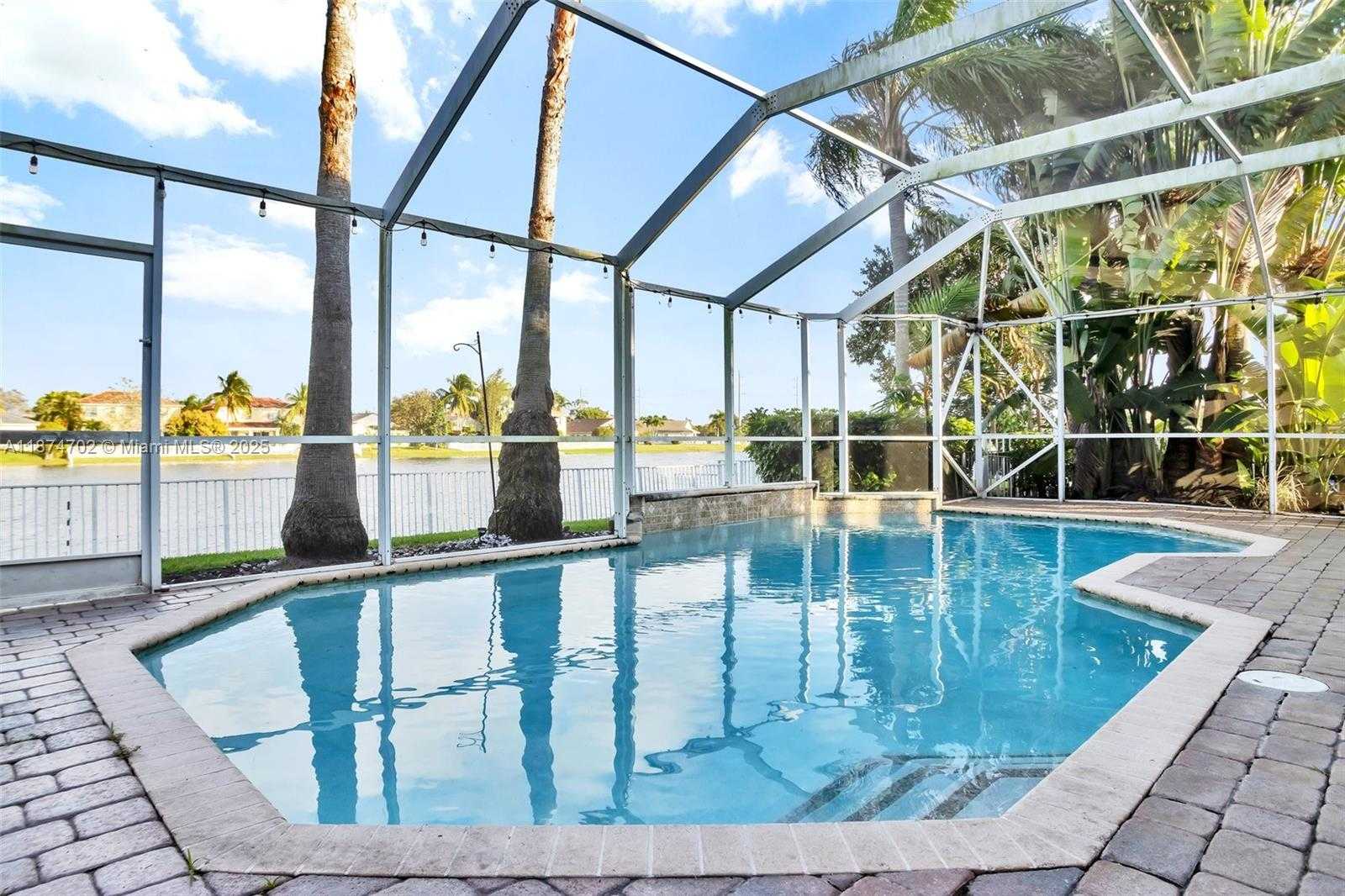 Small Image of 1553 SOUTH WEST 189TH AVE, Pembroke Pines Number 26