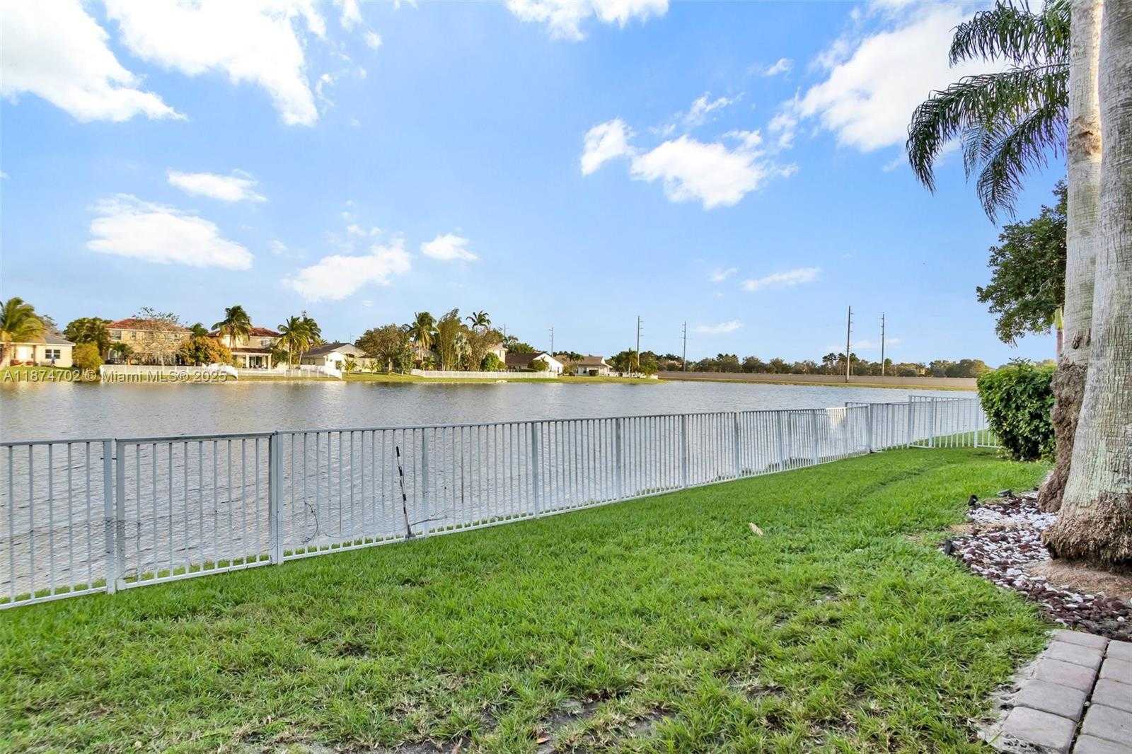 Small Image of 1553 SOUTH WEST 189TH AVE, Pembroke Pines Number 29