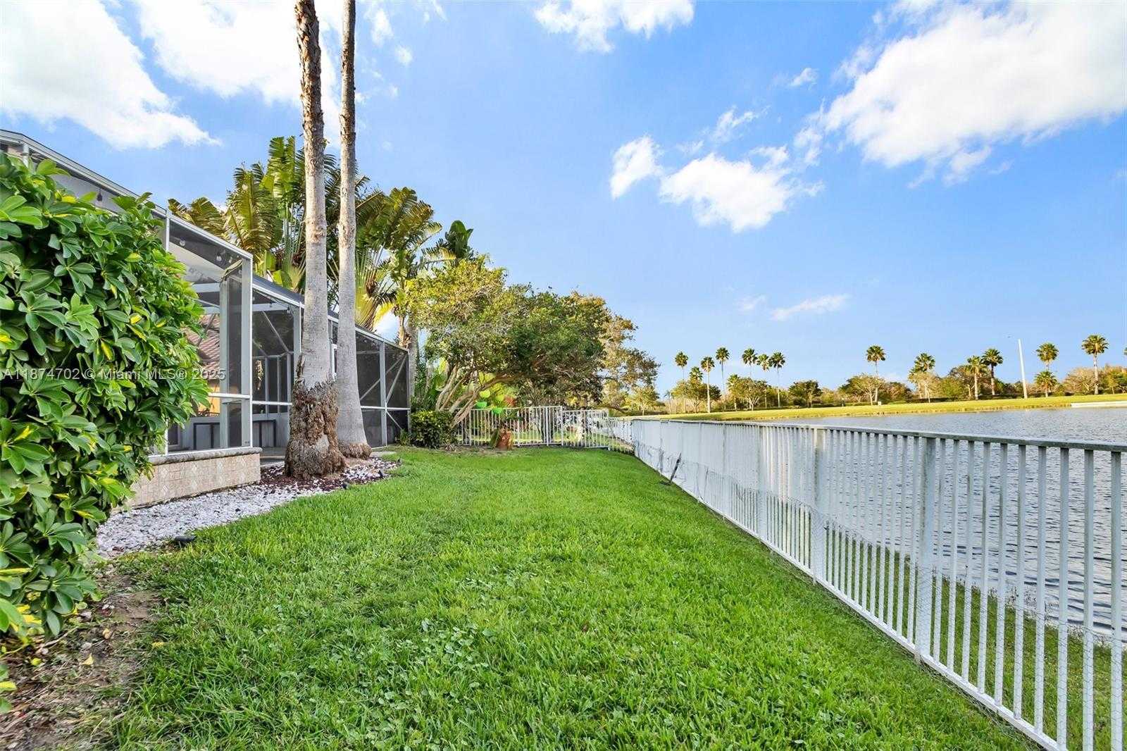 Small Image of 1553 SOUTH WEST 189TH AVE, Pembroke Pines Number 30