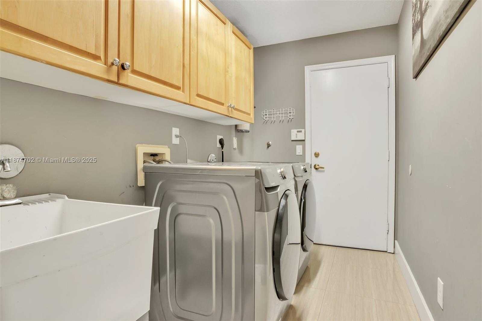 Small Image of 1553 SOUTH WEST 189TH AVE, Pembroke Pines Number 31