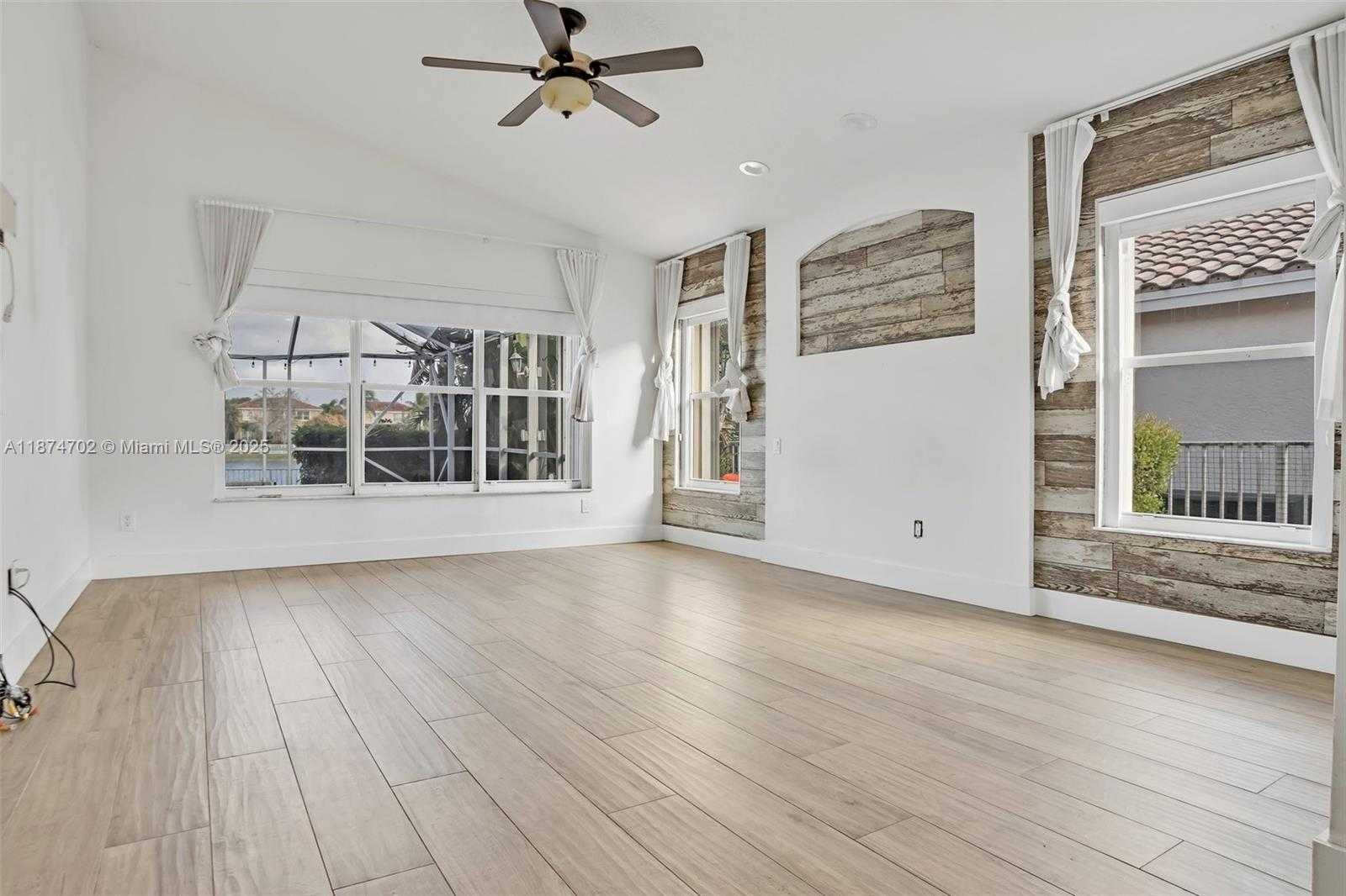 Small Image of 1553 SOUTH WEST 189TH AVE, Pembroke Pines Number 7