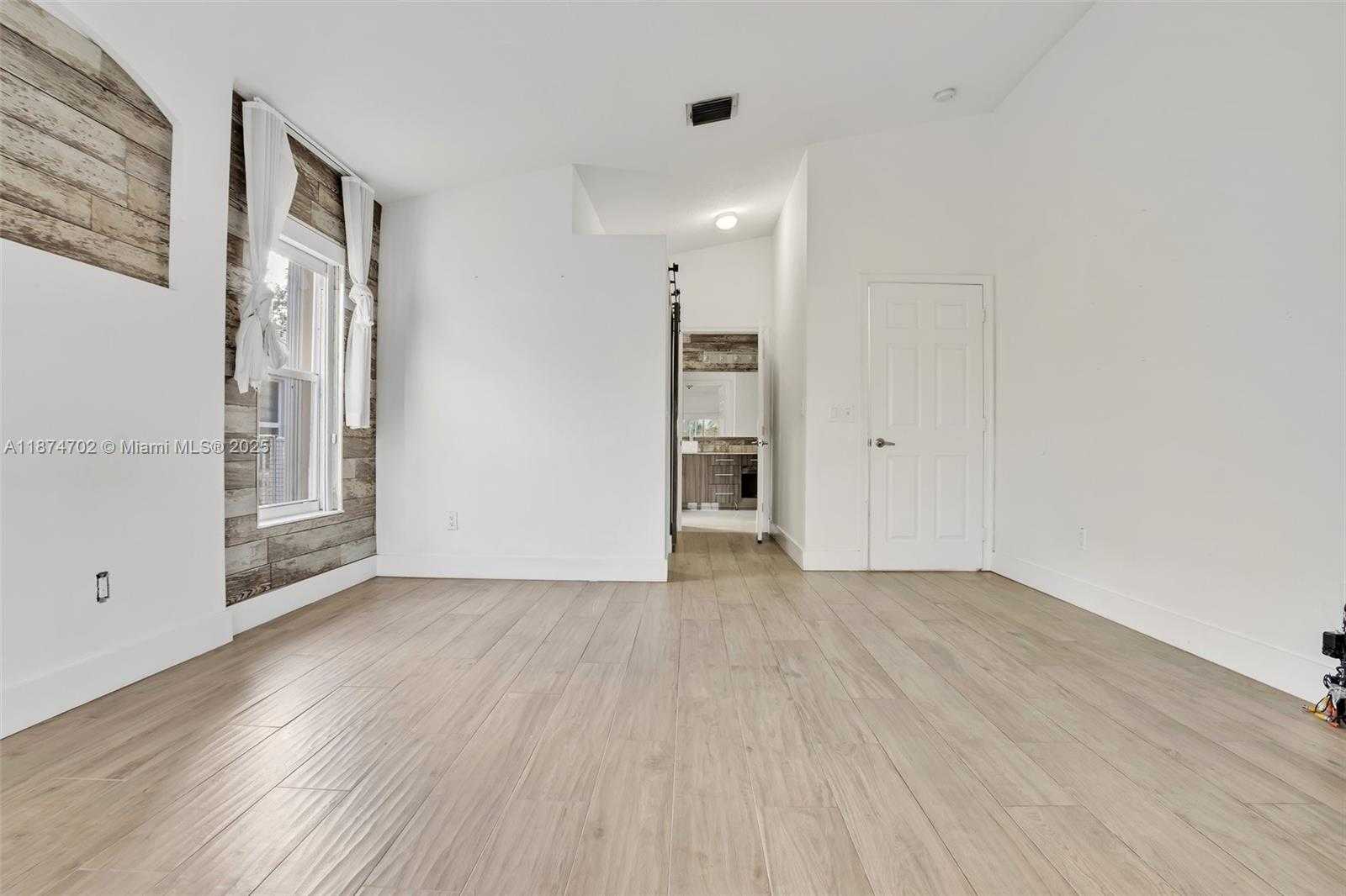 Small Image of 1553 SOUTH WEST 189TH AVE, Pembroke Pines Number 8