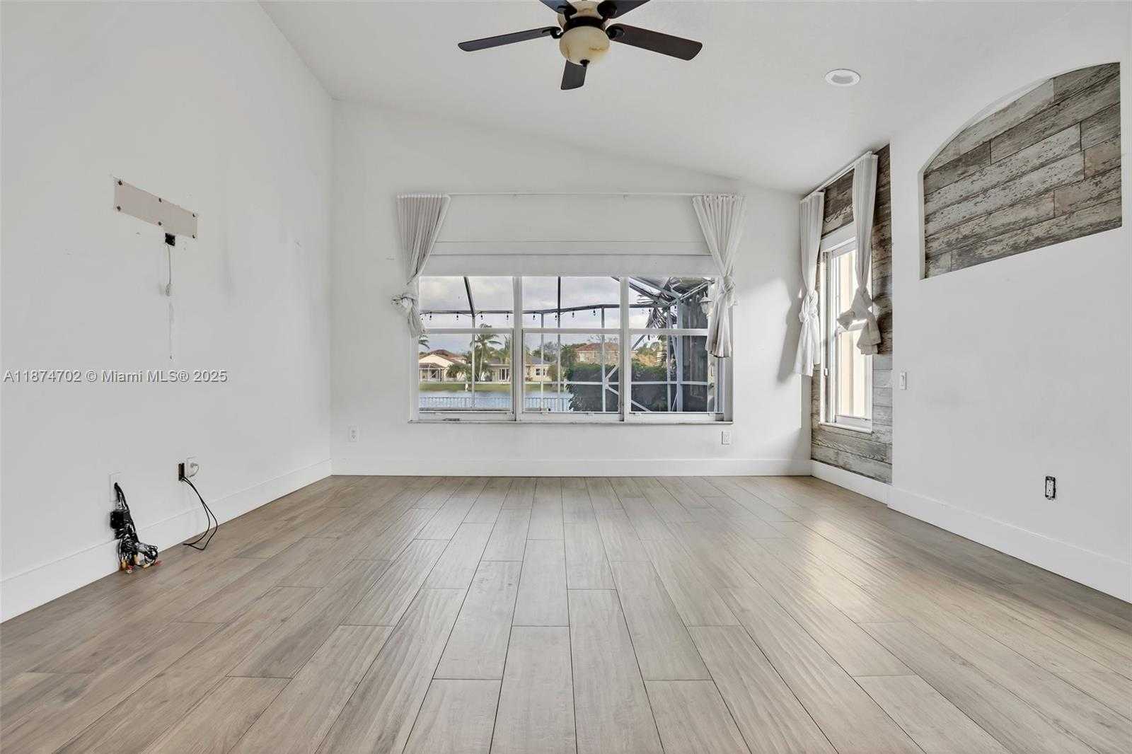 Small Image of 1553 SOUTH WEST 189TH AVE, Pembroke Pines Number 9
