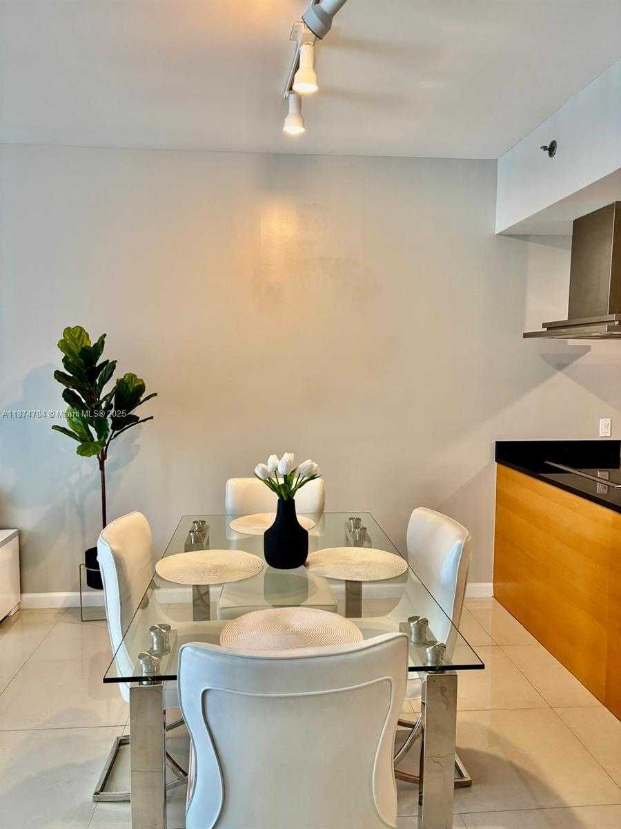 Small Image of 485 BRICKELL AVE #1607, Miami Number 10