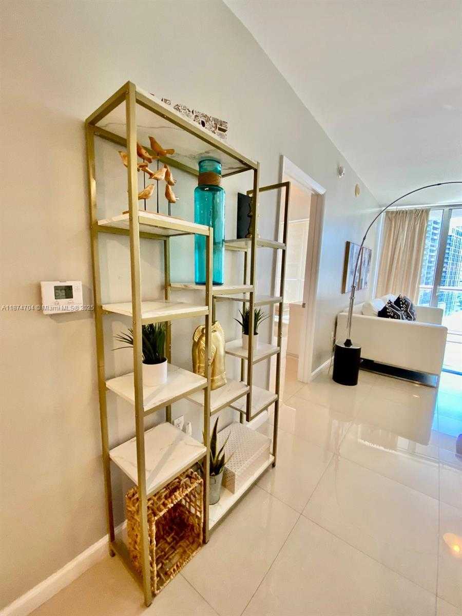 Small Image of 485 BRICKELL AVE #1607, Miami Number 12