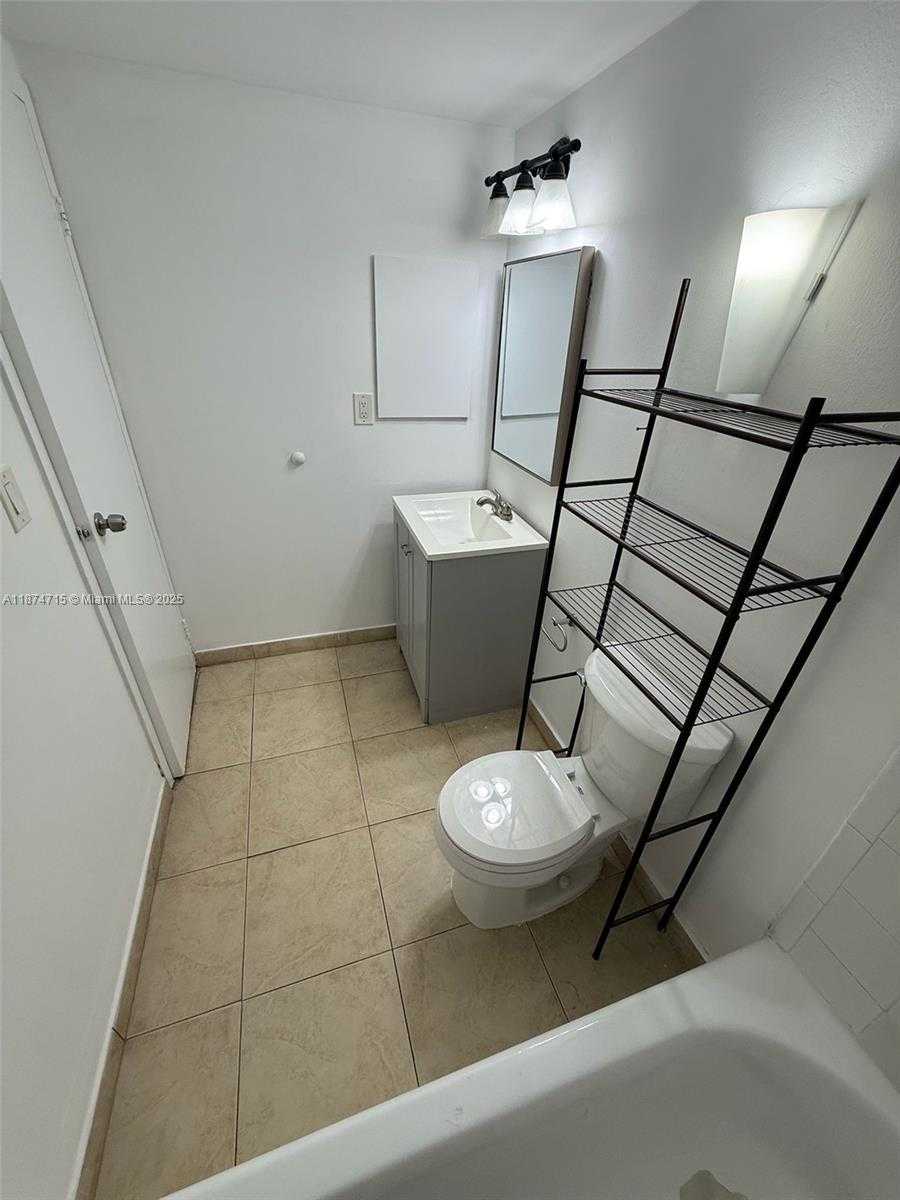 Small Image of 16950 WEST DIXIE HWY A-524 HWY #524, North Miami Beach Number 10